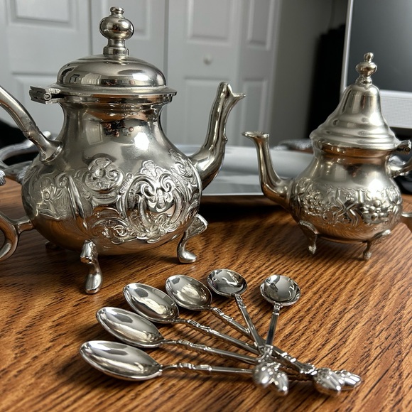 Other - Elegant Vintage-Style Tea Set – 2 Teapots, 2 Trays & 6 Spoons